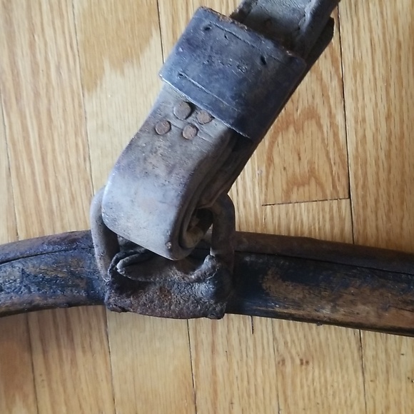 Antique wood, iron and leather horse yoke - Picture 9 of 10